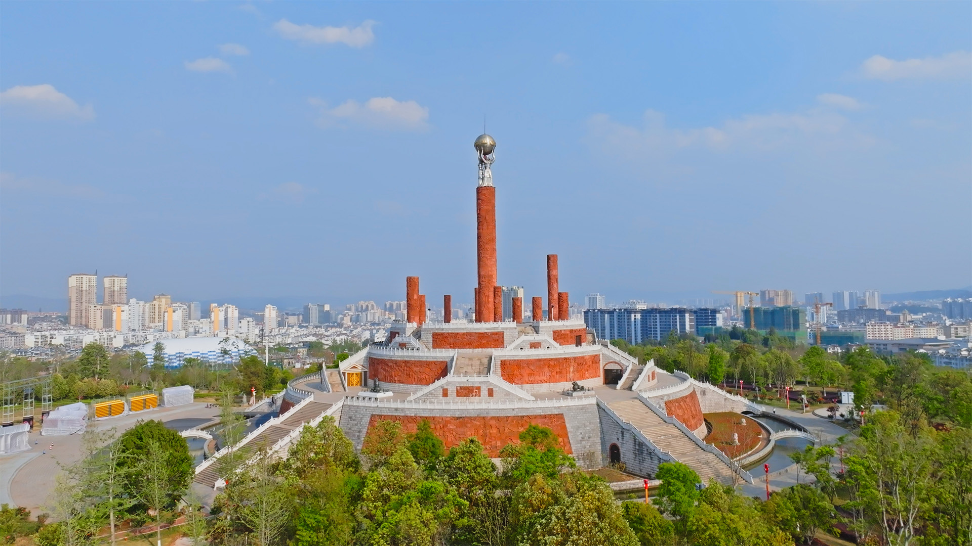 个人商用，云南省楚雄彝族自治州中国彝族十月太阳历文化园地标标志建筑旋转航拍，视频素材