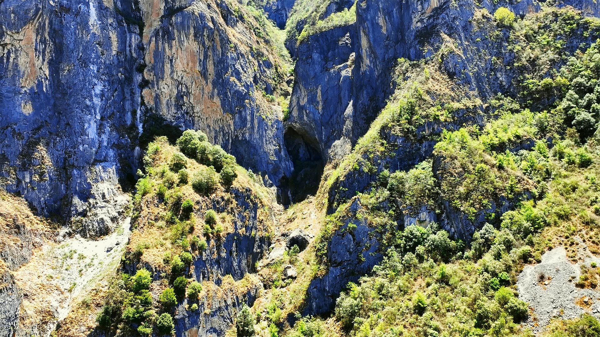 个人商用，深山峡谷奇石林立沟壑纵横壮阔山川，视频素材