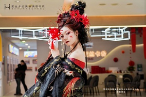 图片直播｜2025影视班第一届毕业秀十二花神or创意古风