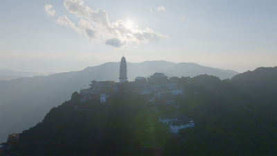 个人商用，云南省大理白族自治州宾川县沙子镇鸡足山金顶寺佛光航拍，视频素材