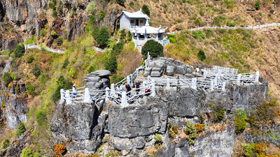 个人商用，东川地标牯牛峰石崖险峰观景台，视频素材