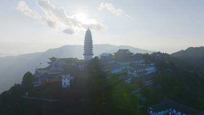 个人商用，云南省大理白族自治州宾川县鸡足山镇楞严宝塔航拍，视频素材