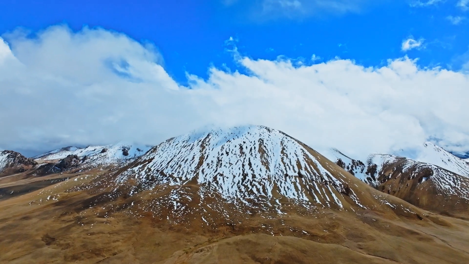 个人商用，新疆维吾尔自治区和田地区和田县219国道雪山，视频素材