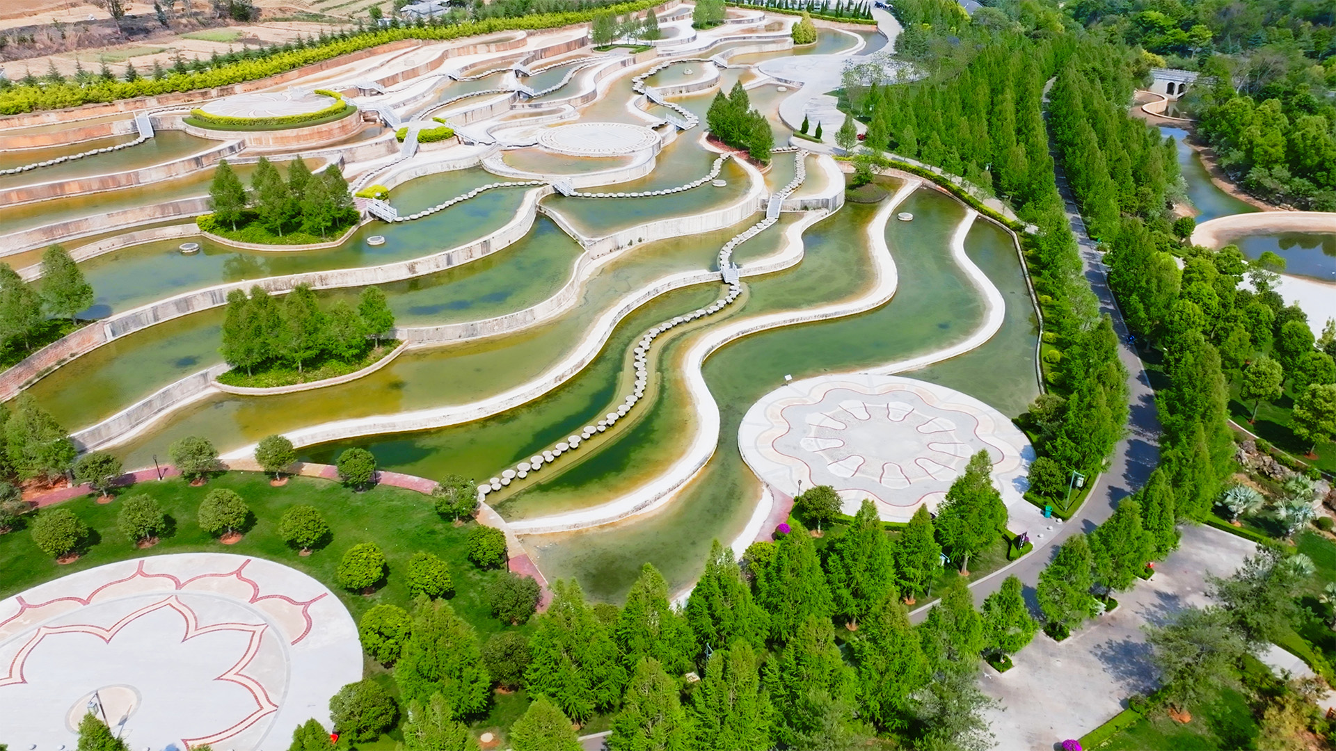 个人商用，云南省红河哈尼族彝族自治州弥勒市锦屏山五彩云池美景航拍，视频素材