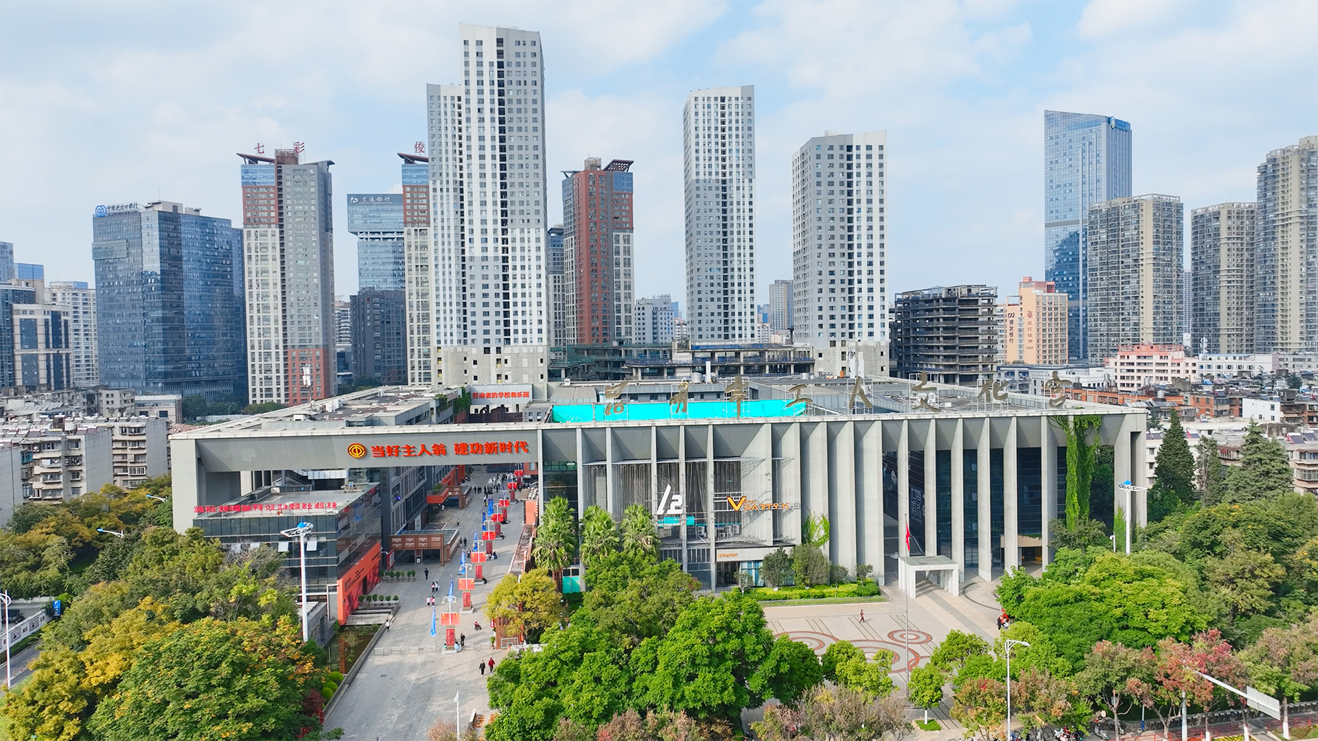 个人商用，云南省昆明市盘龙区工人文化宫地标建筑航拍，视频素材