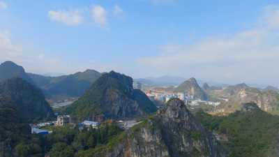 个人商用，云南省文山壮族苗族自治州文山市山丘里的水泥厂航拍，视频素材