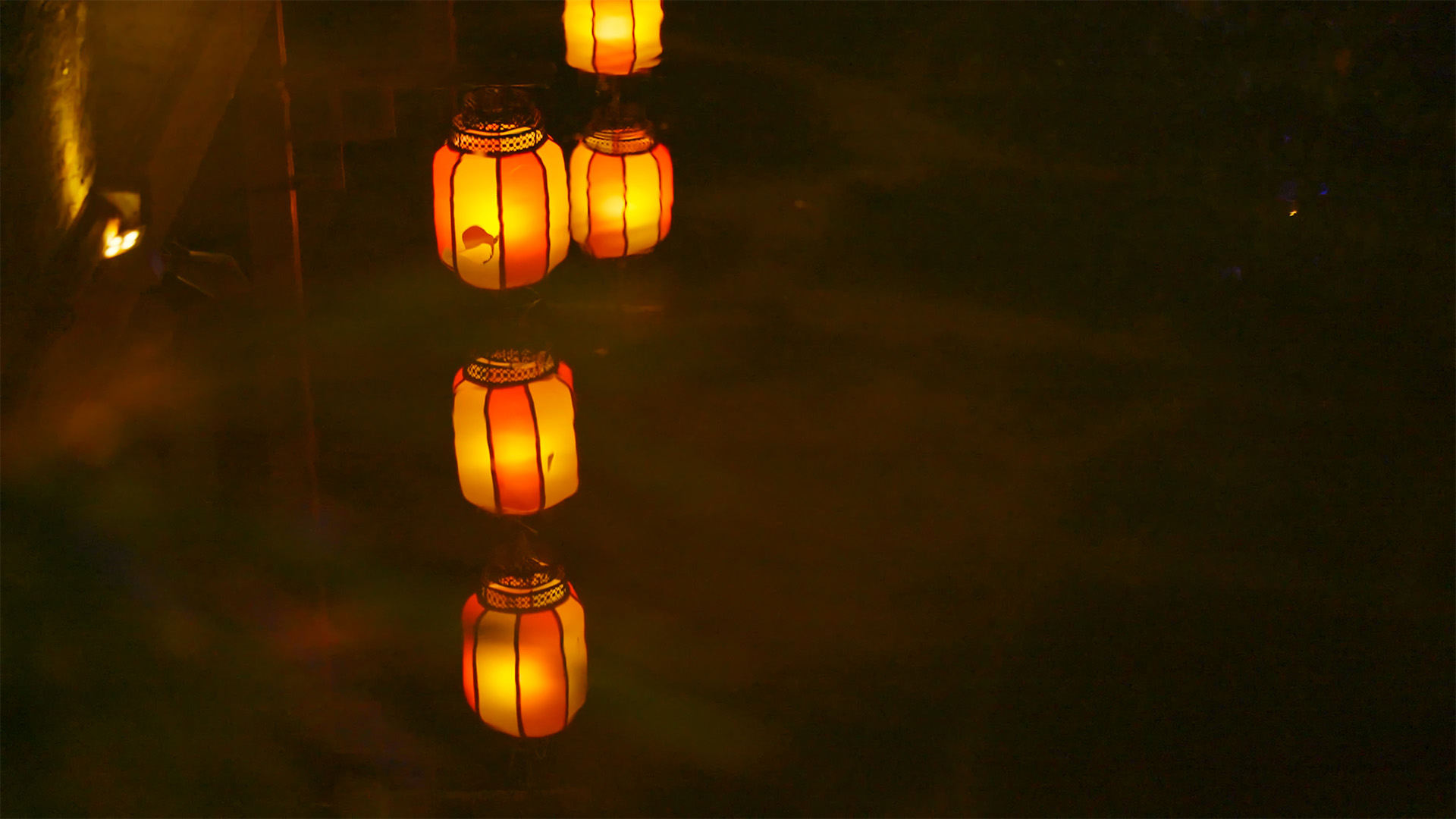 个人商用，古风中国风复古节日灯笼水中倒影特写，视频素材